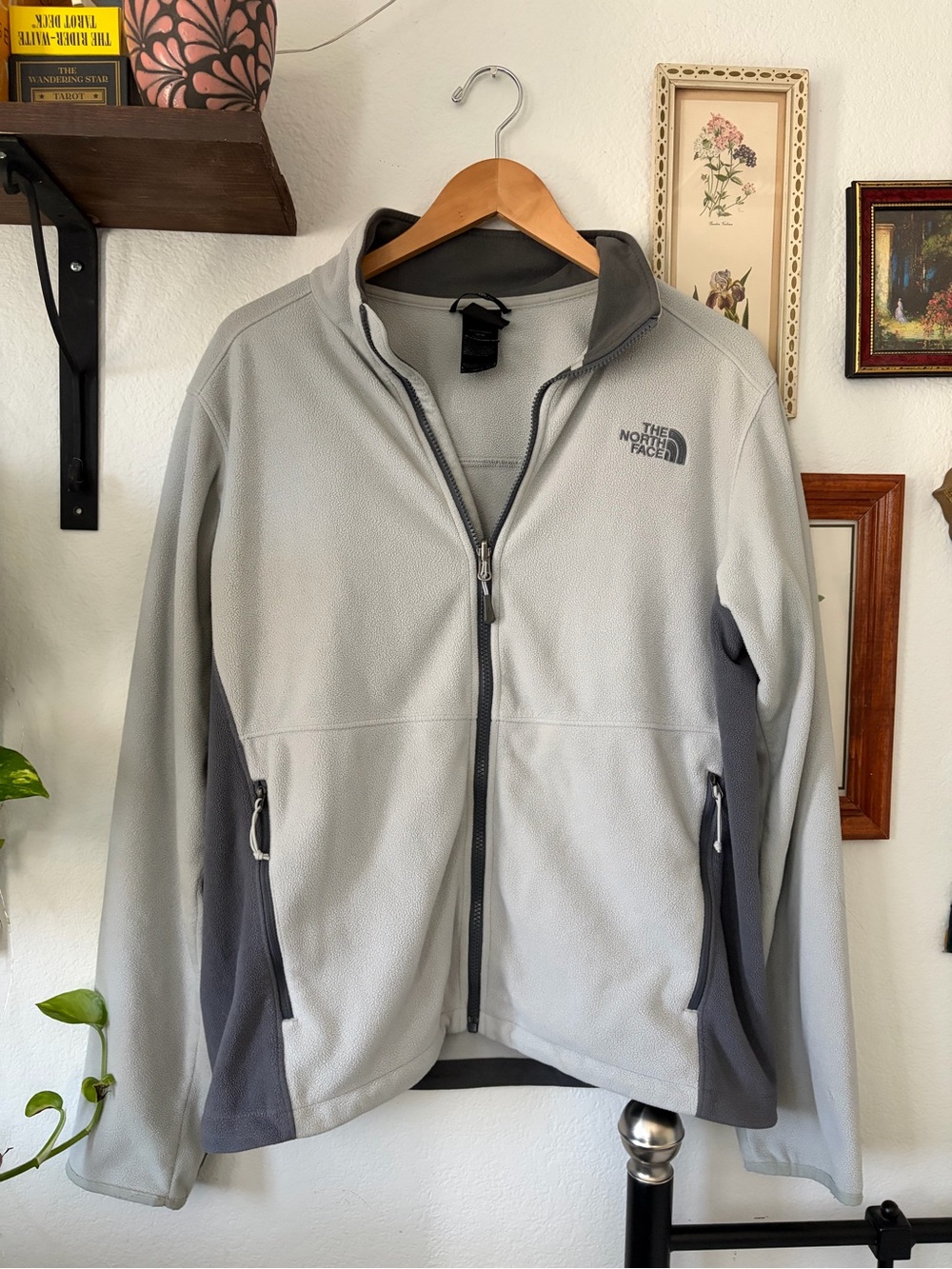 The North Face Men’s Light Gray Polartec Fleece Jacket - Full Zip - Medium
